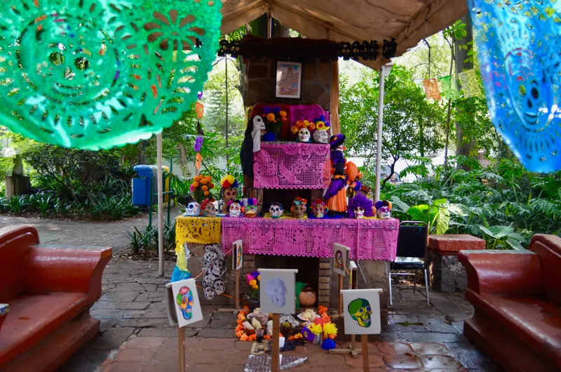 Día de los Muertos ofrenda in Coyoacán, Mexico City, 2019. NOT in Wynwood. CC BY-SA requires share-alike. Photo date: 2019-10-31.
